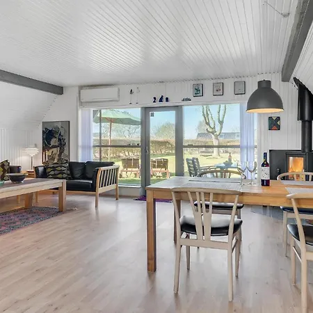 度假居 Awesome In With 2 Bedrooms And Wifi
