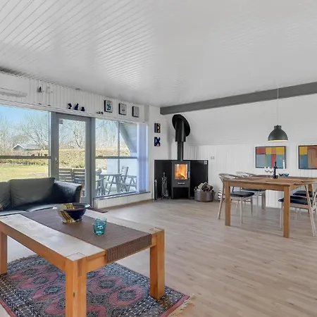 Awesome In With 2 Bedrooms And Wifi 哈泽斯莱乌
